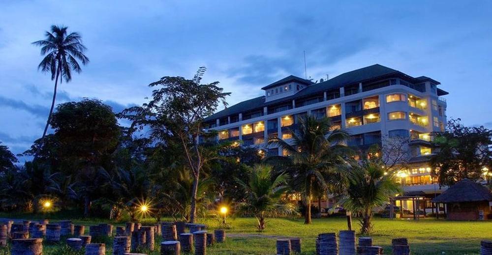 Khanom Golden Beach Hotel Extérieur photo